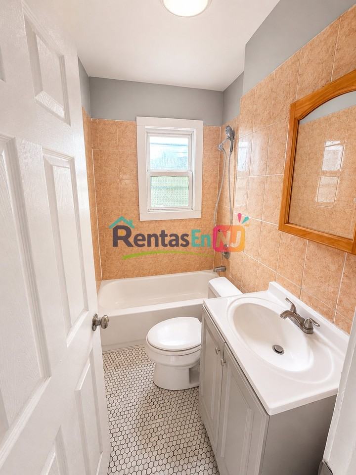 229 Jefferson St #2 - Photo 3 of 6