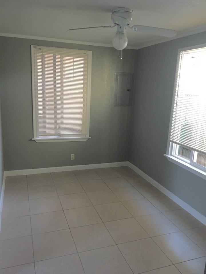 3815 1/2 N California St #NA - Photo 3 of 9