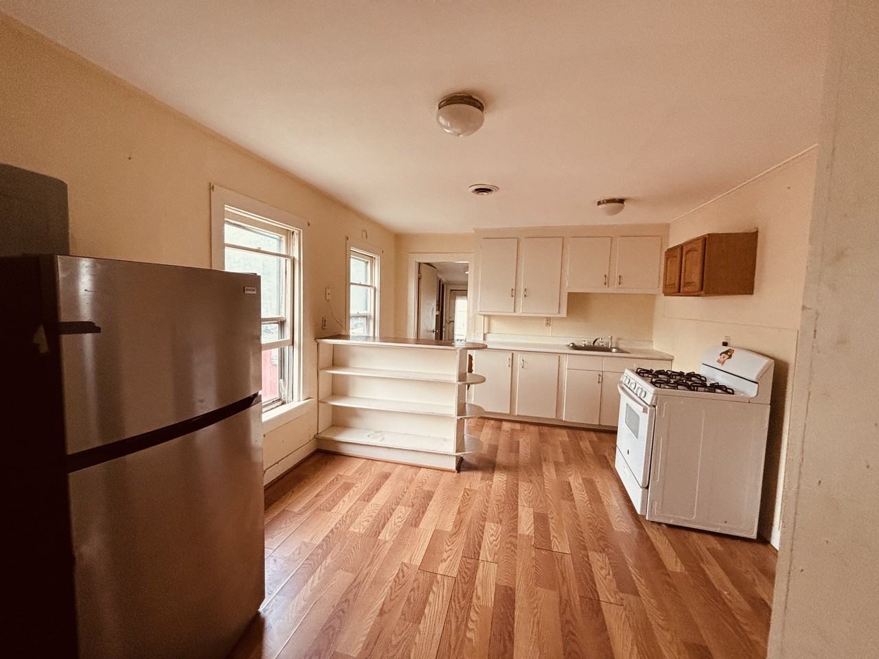 116 Bay St #3 - Photo 3 of 7