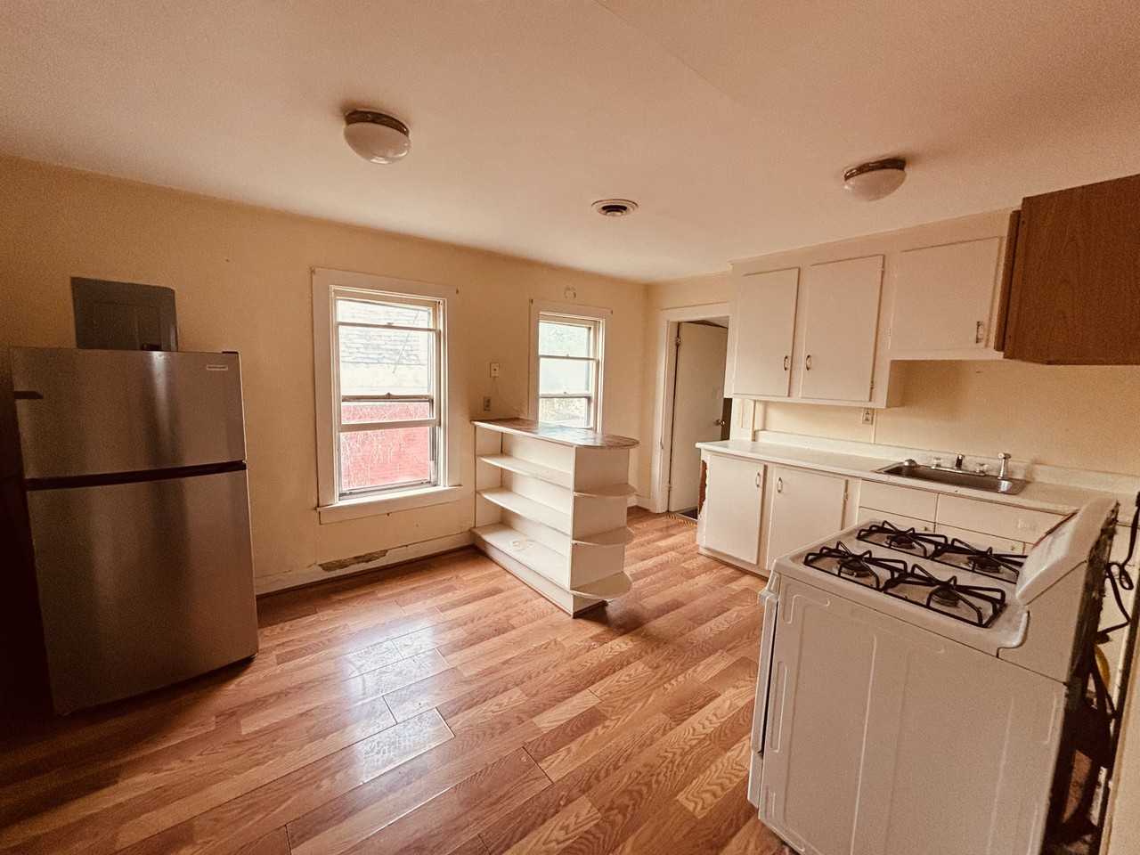 116 Bay St #3 - Photo 4 of 7