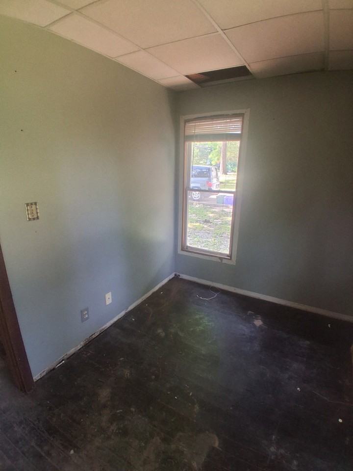 615 N Almond St #NA - Photo 6 of 13