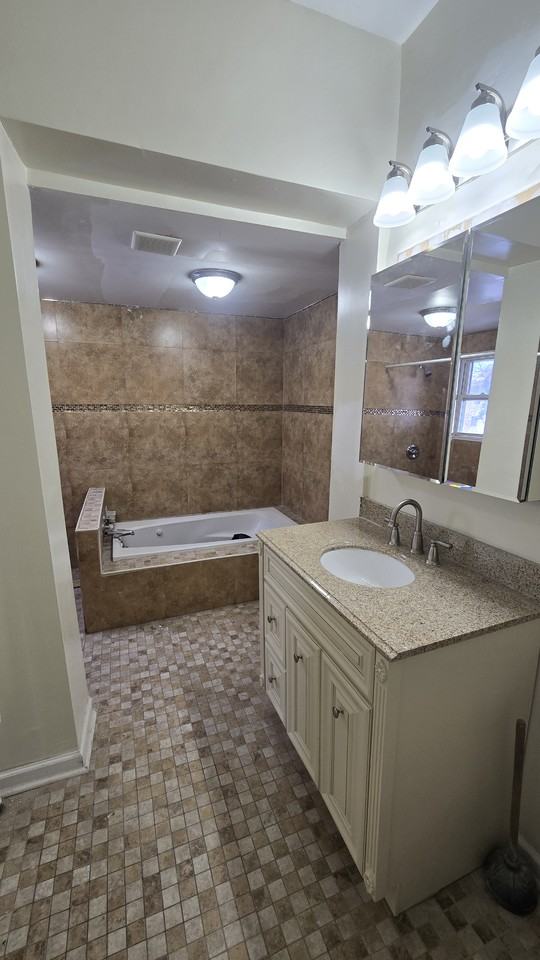 641 S 5th Ave #1stFL - Photo 6 of 10