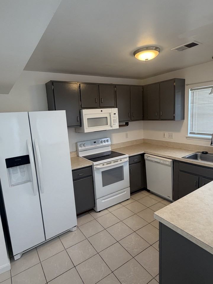 800 Indian Head Ave #800 - Photo 4 of 11