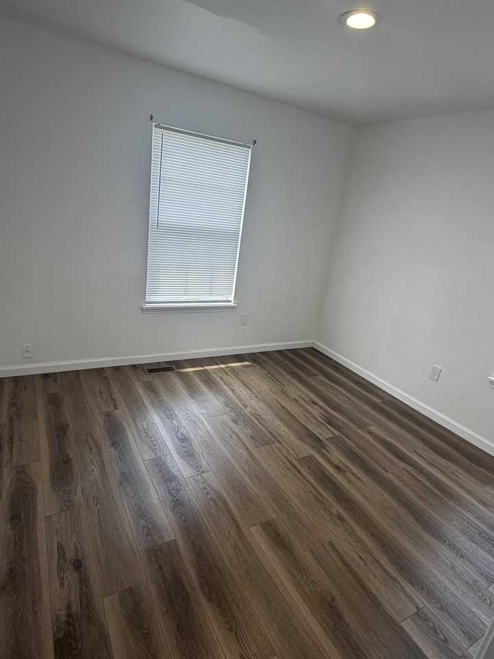 800 Indian Head Ave #800 - Photo 7 of 11
