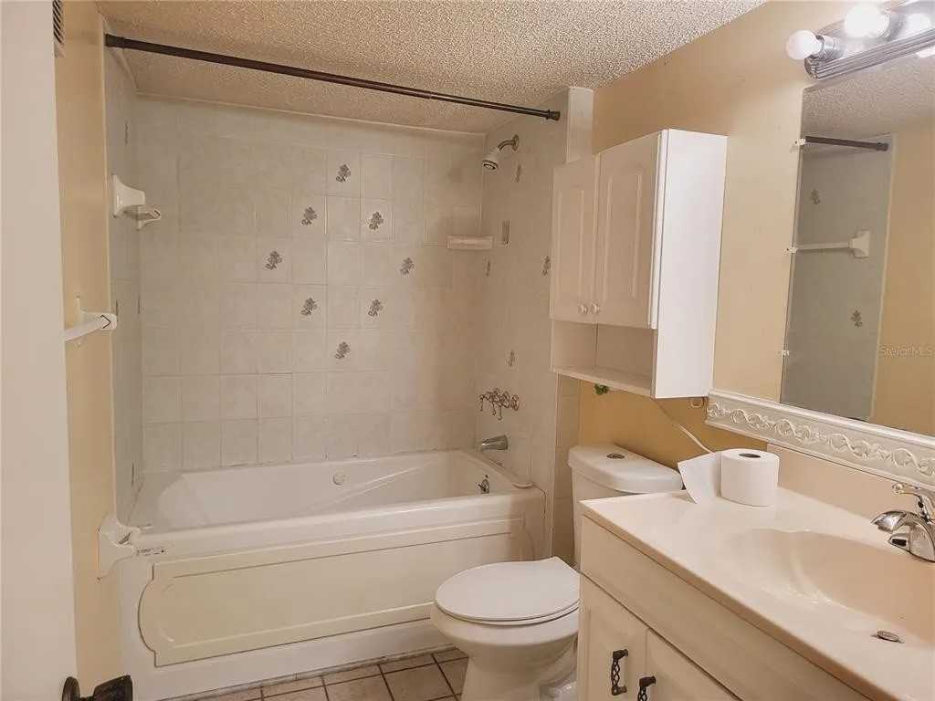 400 El Camino Dr #203 - Photo 7 of 12