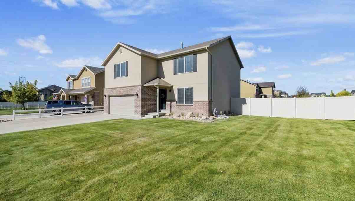 1781 Beaumont Dr #NA - Photo 2 of 16