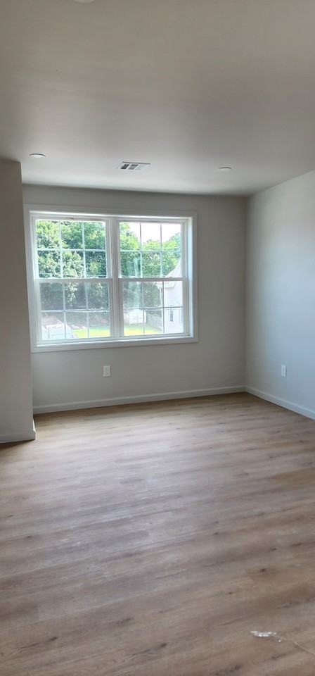 53 Henrietta St #2 - Photo 7 of 21