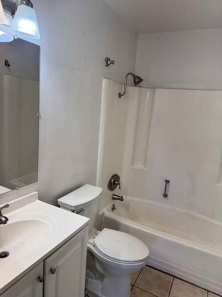 1817 E Grand Ave #16 - Photo 3 of 17