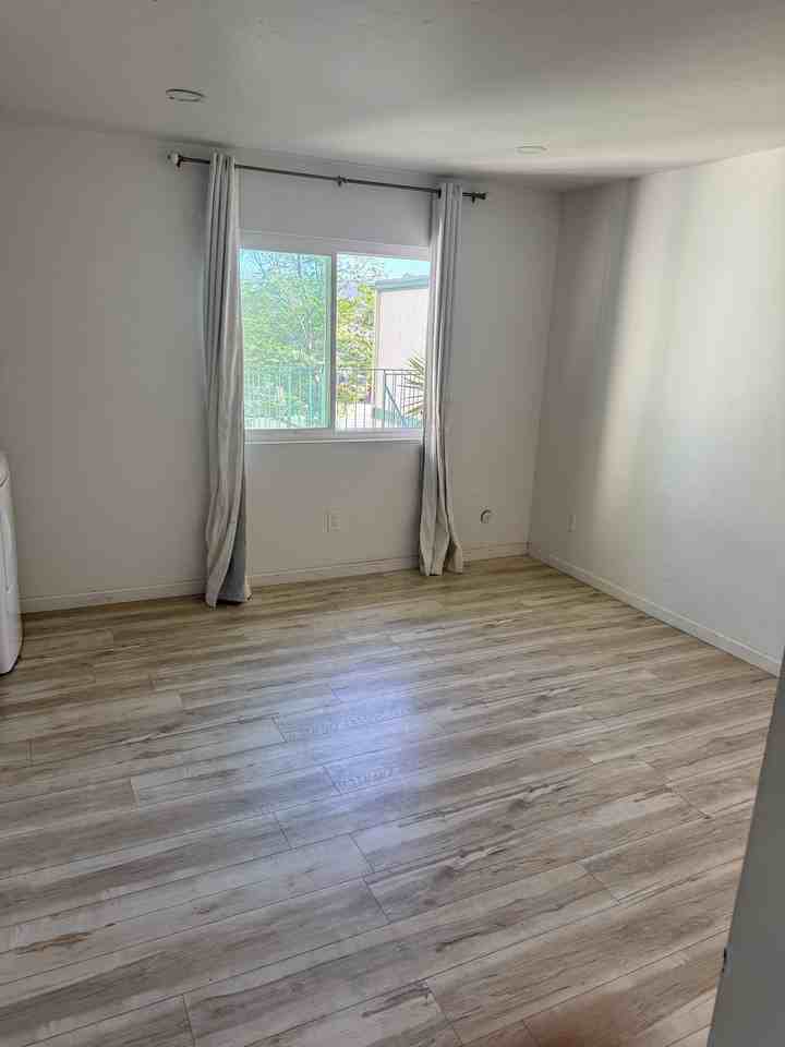 1817 E Grand Ave #16 - Photo 4 of 17