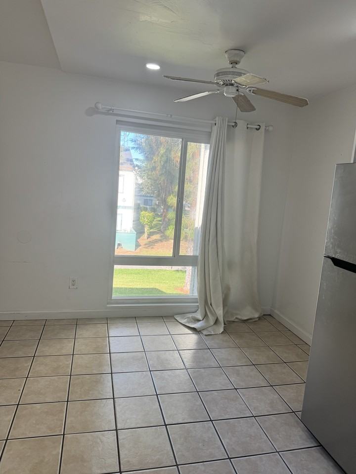 1817 E Grand Ave #16 - Photo 5 of 17