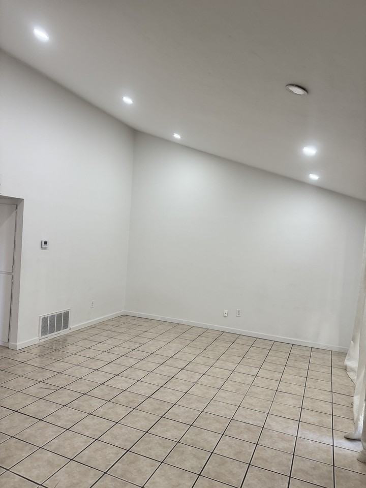 1817 E Grand Ave #16 - Photo 6 of 17