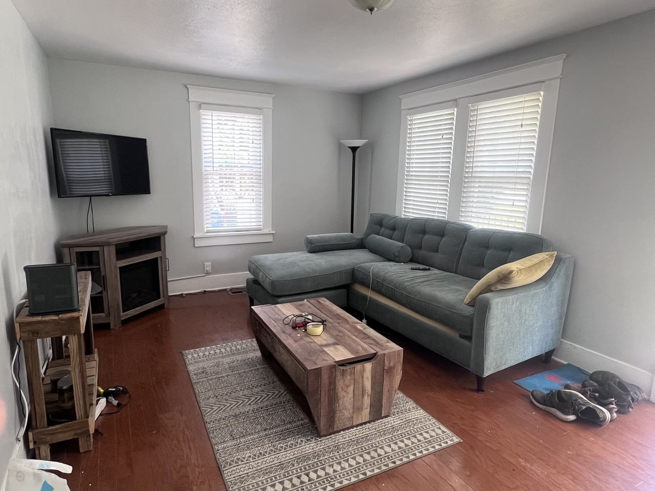 1217 Chester Ave #NA - Photo 2 of 18