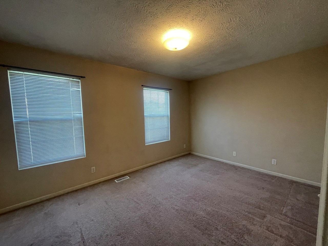 11709 S 27th St - Photo 6 of 14
