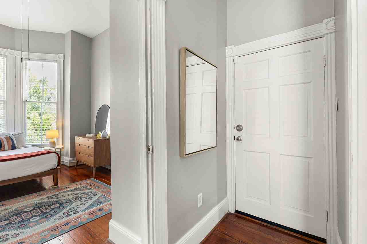 201 E Duffy St #B - Photo 7 of 29