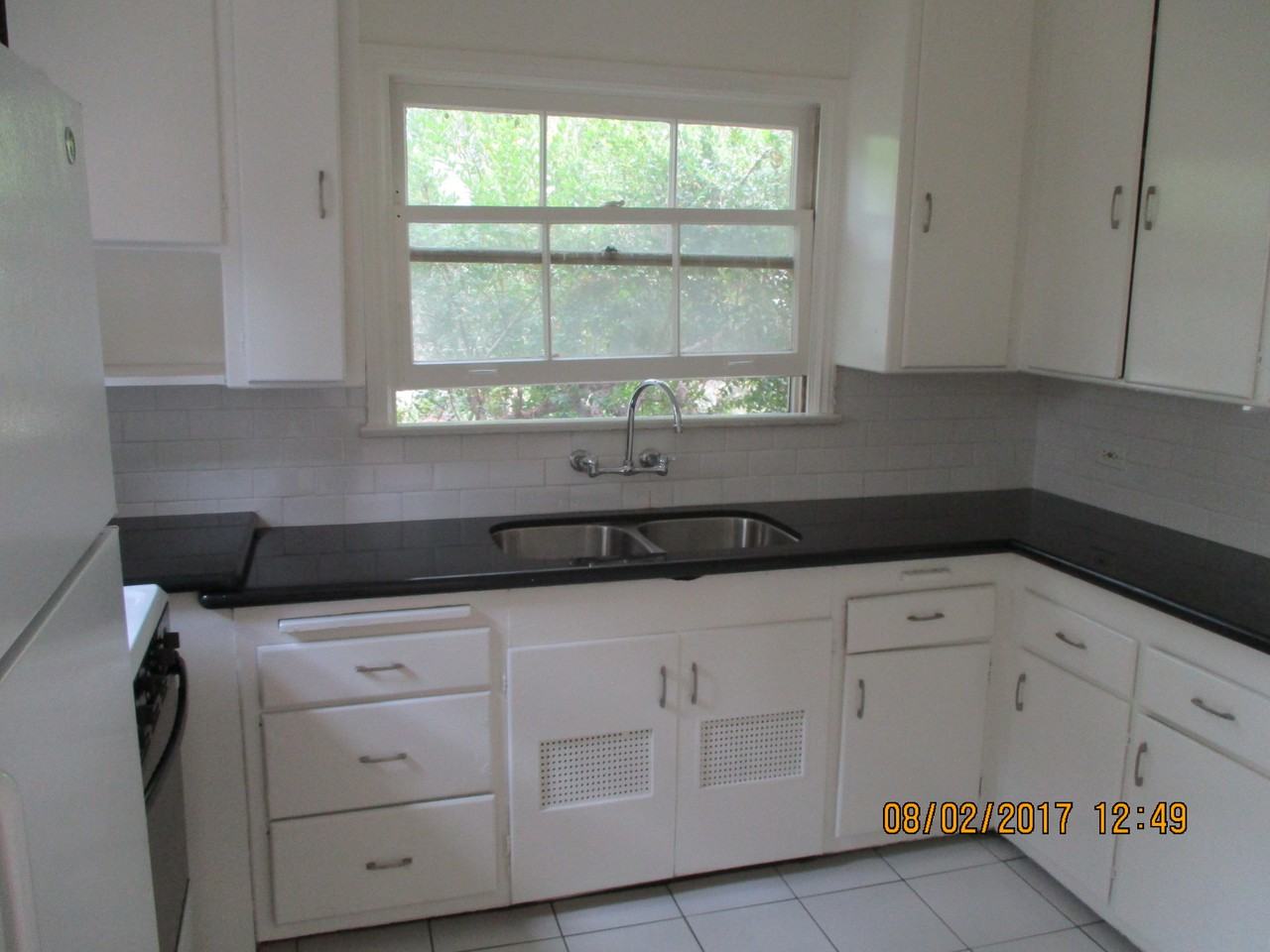 1000 Tiverton Ave #1000 - Photo 3 of 12