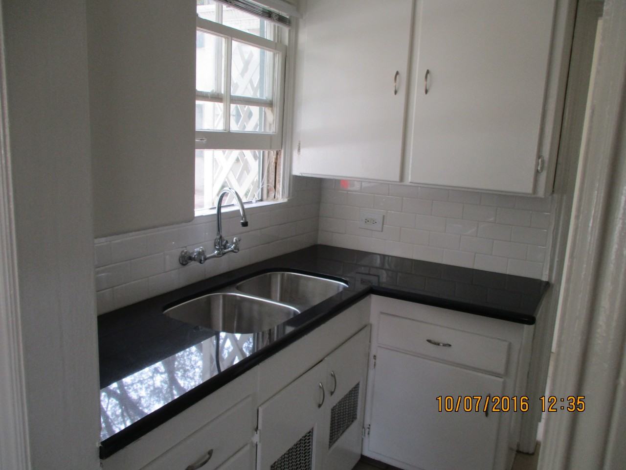 1000 Tiverton Ave #1000 - Photo 4 of 12