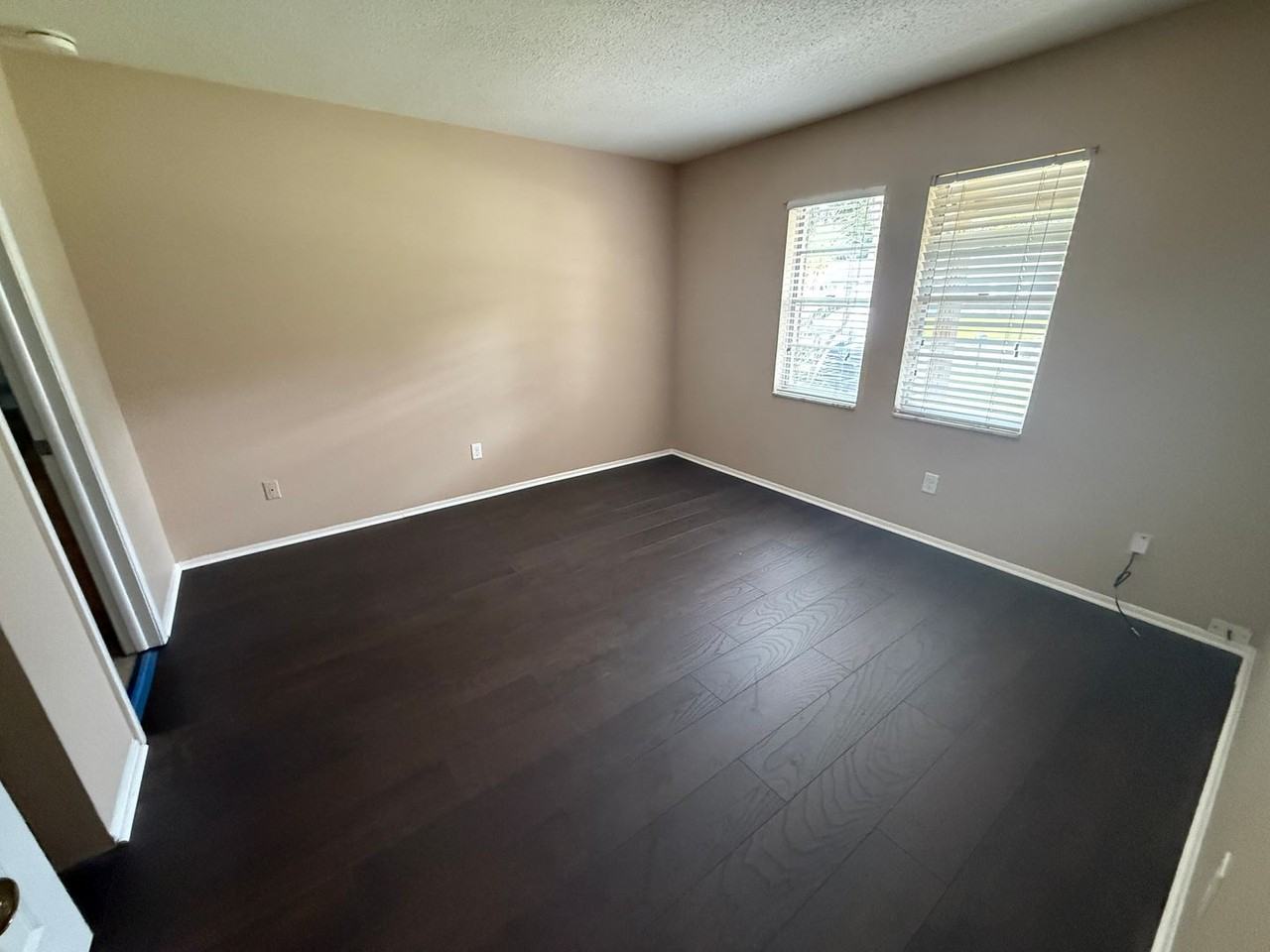 423 Longwood Cir - Photo 6 of 11
