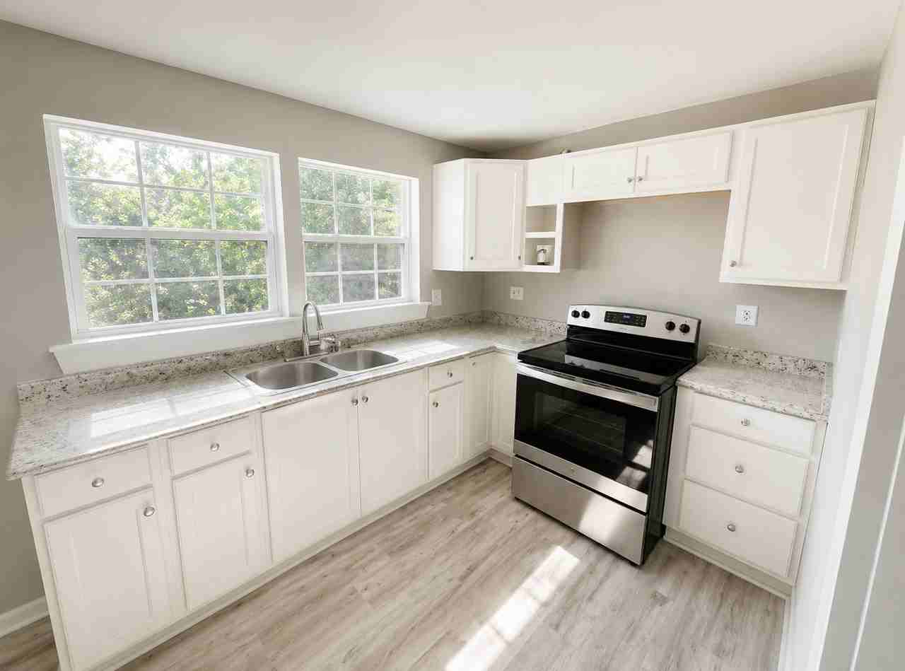 3324 Hollywood St - Photo 3 of 3