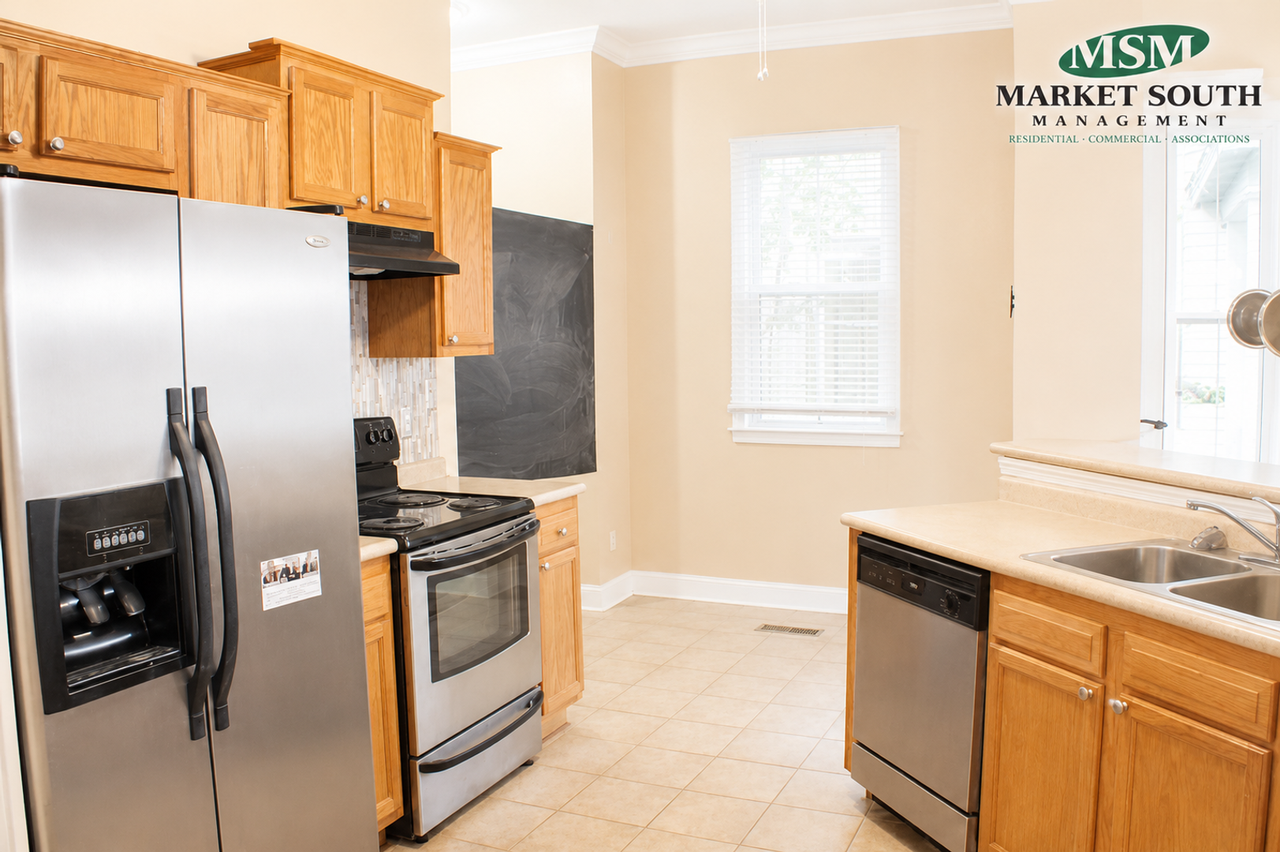 727 E Henry St - Photo 2 of 15