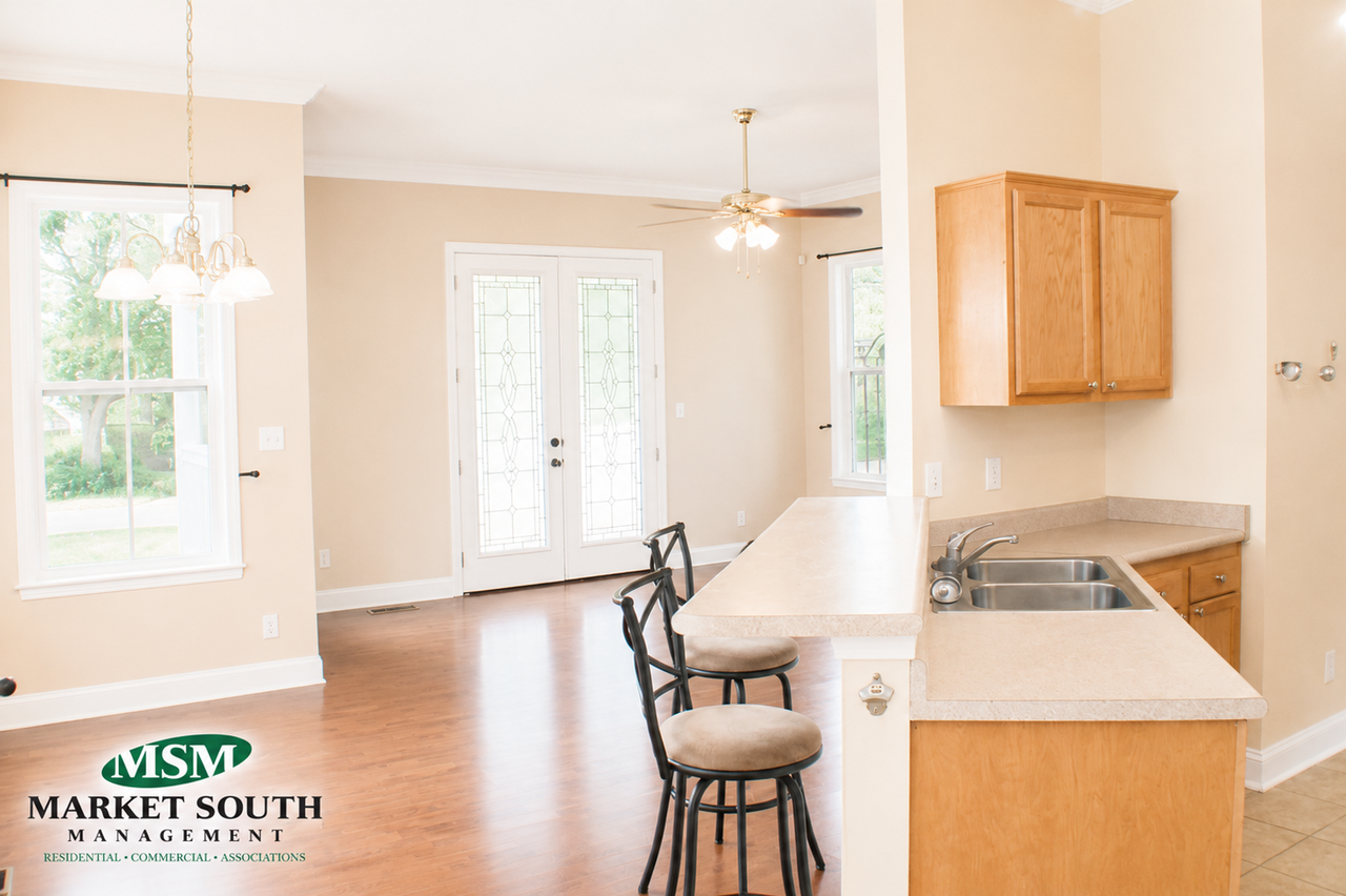727 E Henry St - Photo 5 of 15