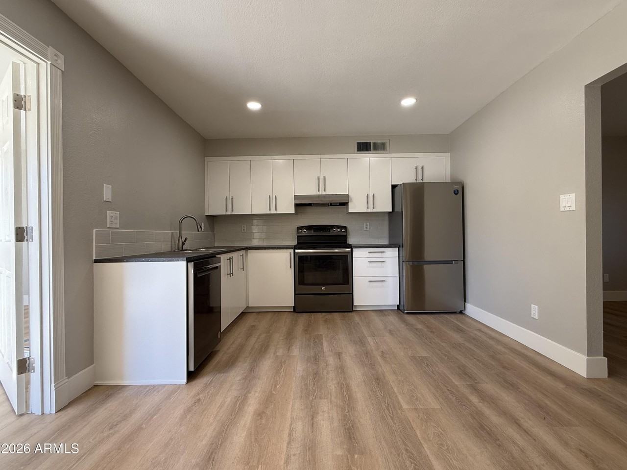 2340 E Isabella Ave - Photo 2 of 14