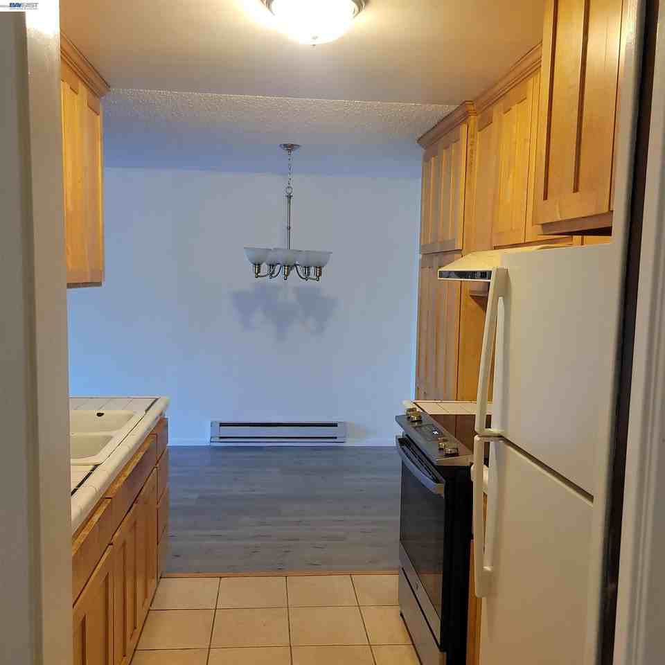 1321 Webster St #D113 - Photo 6 of 12