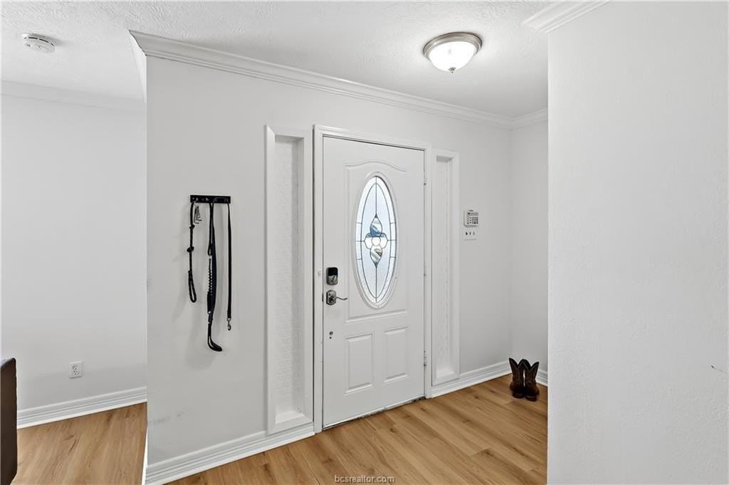 1405 Lawyer St - Photo 4 of 29