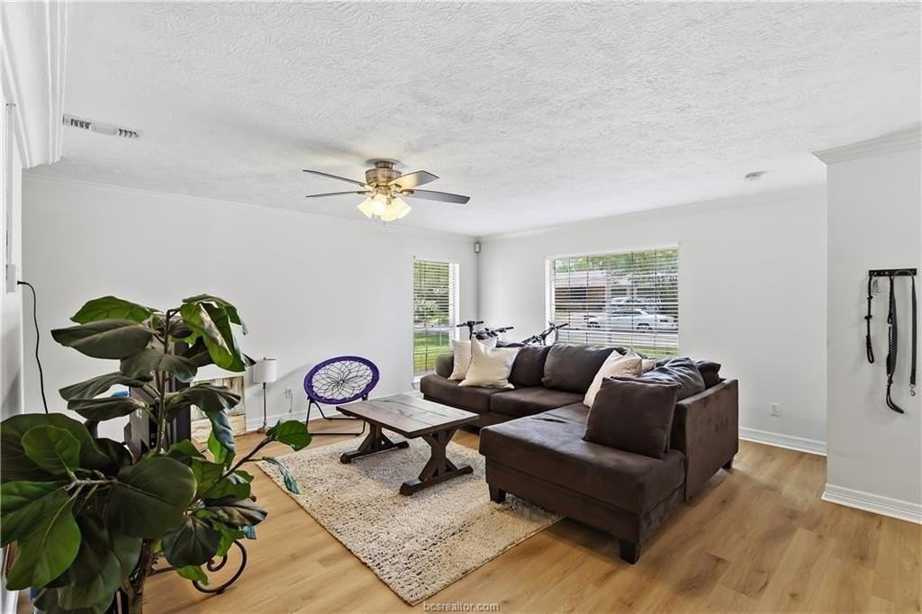 1405 Lawyer St - Photo 6 of 29