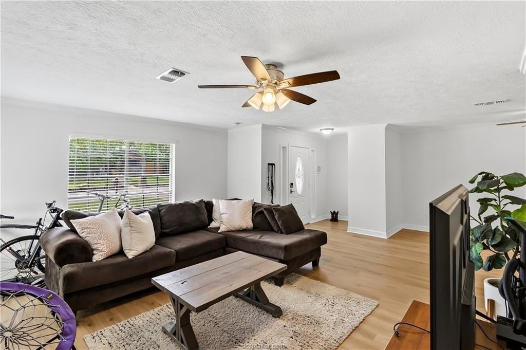 1405 Lawyer St - Photo 7 of 29