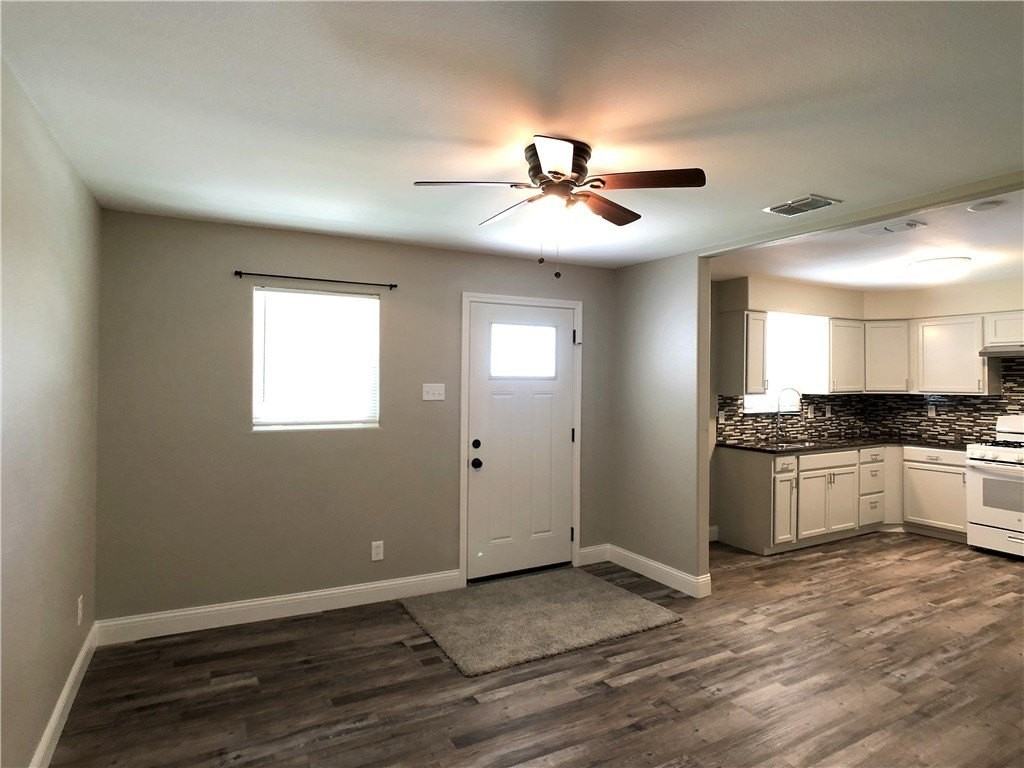 2409 Crews St #2409 - Photo 7 of 28
