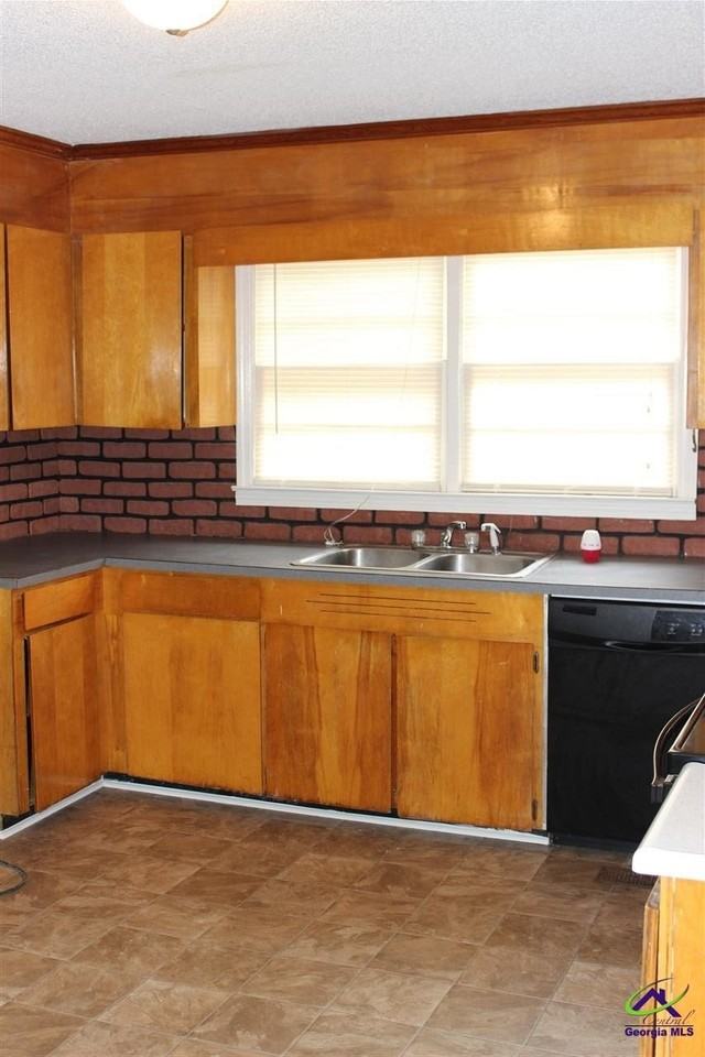 101 Gordon St - Photo 4 of 9