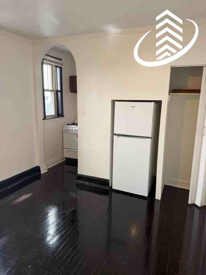 834 W Fullerton Ave #6 - Photo 2 of 11