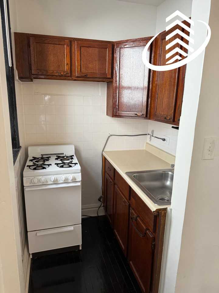 834 W Fullerton Ave #6 - Photo 3 of 11