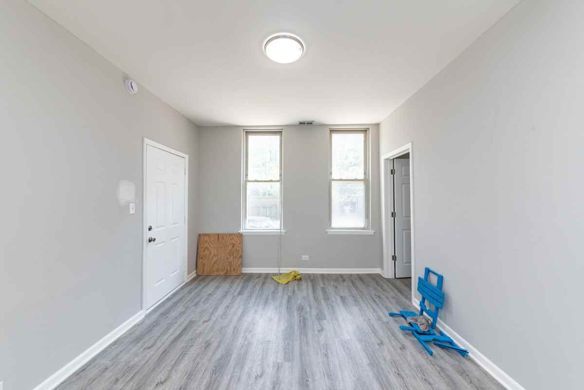 1022 W Fry St #1F - Photo 2 of 13