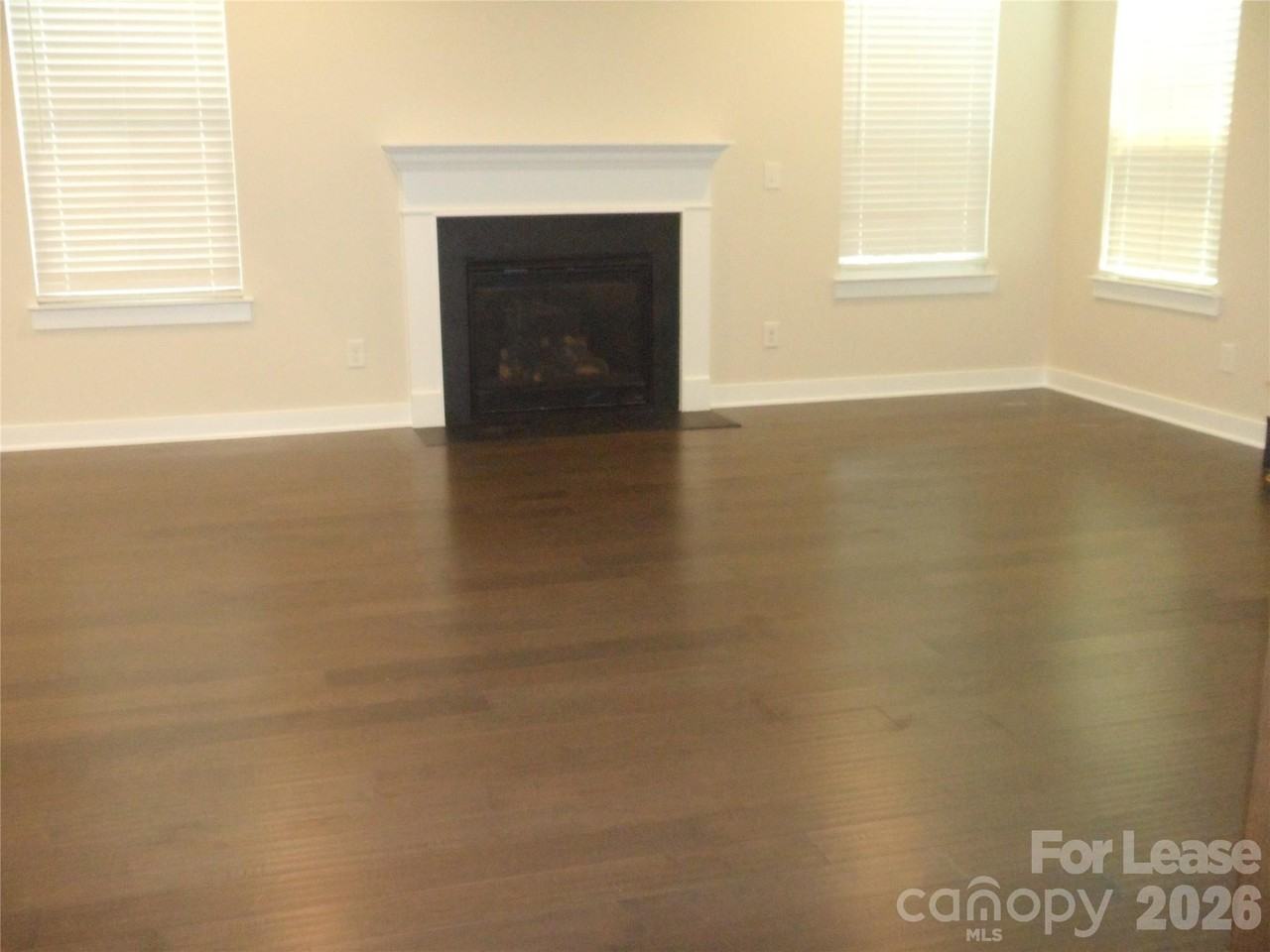 1239 Harkey Creek Dr - Photo 4 of 17