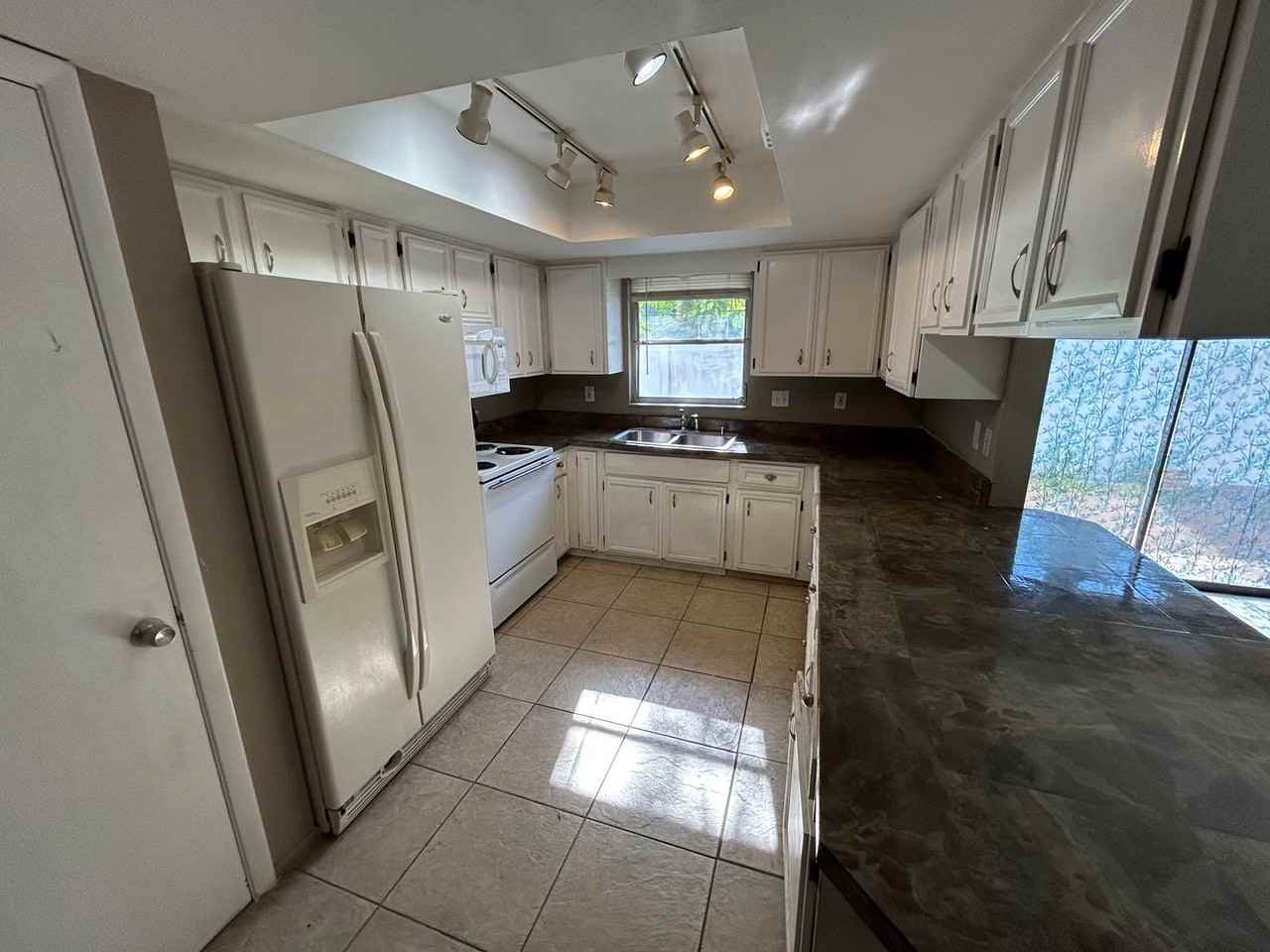 1373 42nd St - Photo 4 of 29