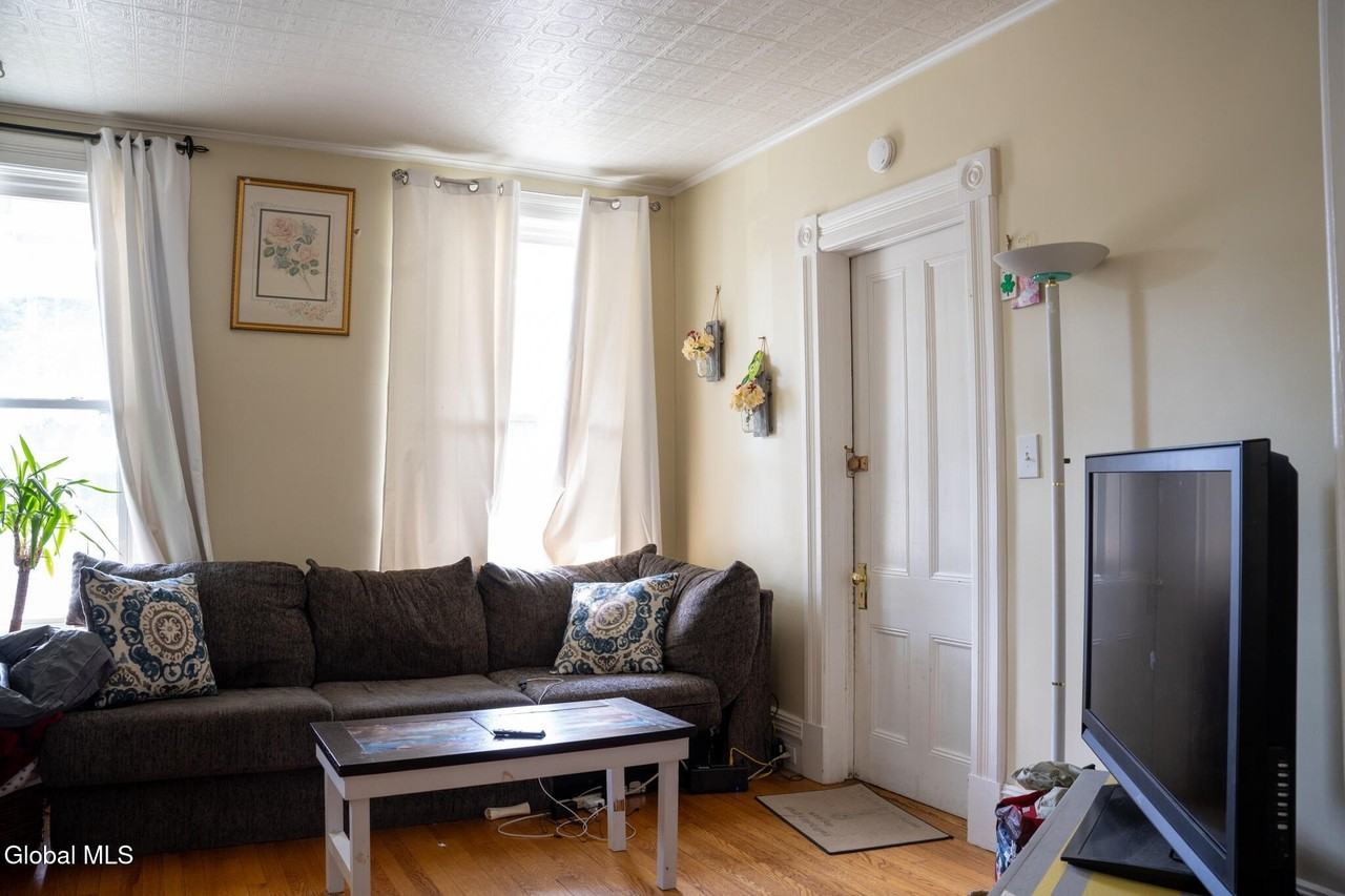 908 3rd Ave #1 - Photo 3 of 12