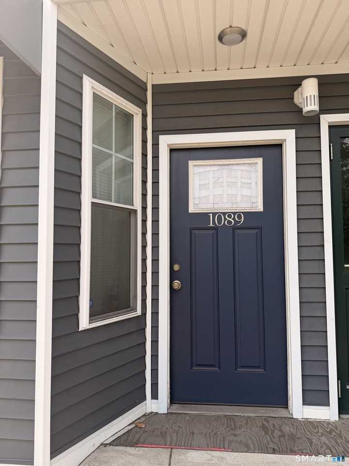 1089 Whalley Ave #LEFT