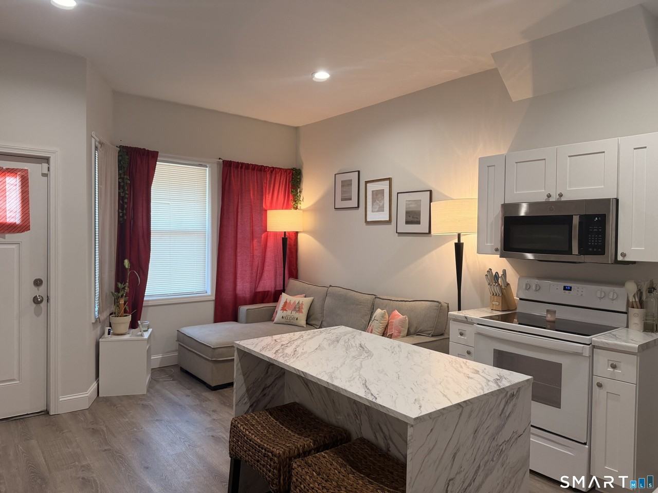 1089 Whalley Ave #LEFT - Photo 2 of 6