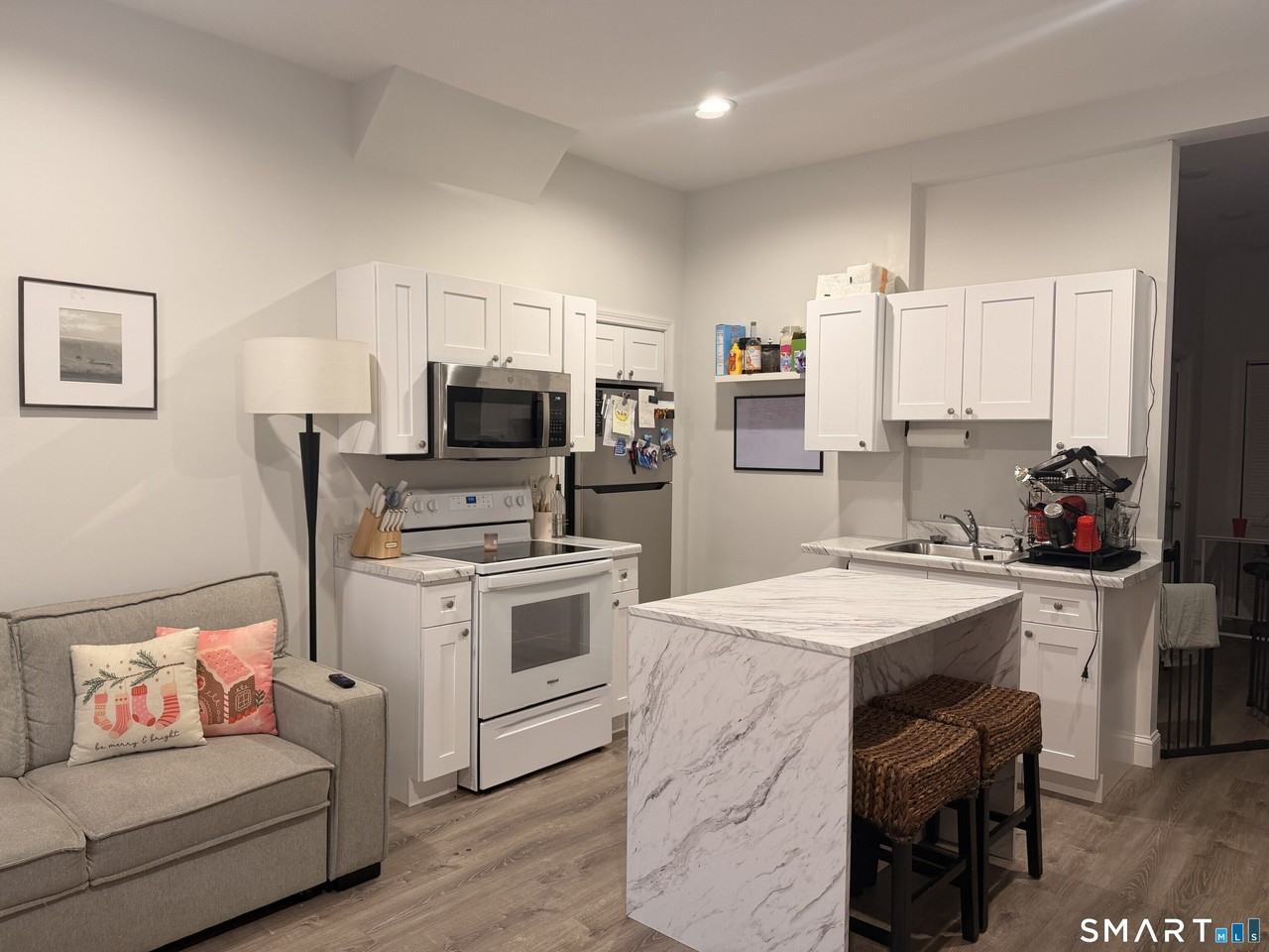1089 Whalley Ave #LEFT - Photo 3 of 6