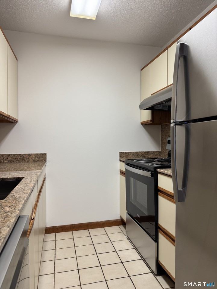 1022 Main St #7 - Photo 6 of 10