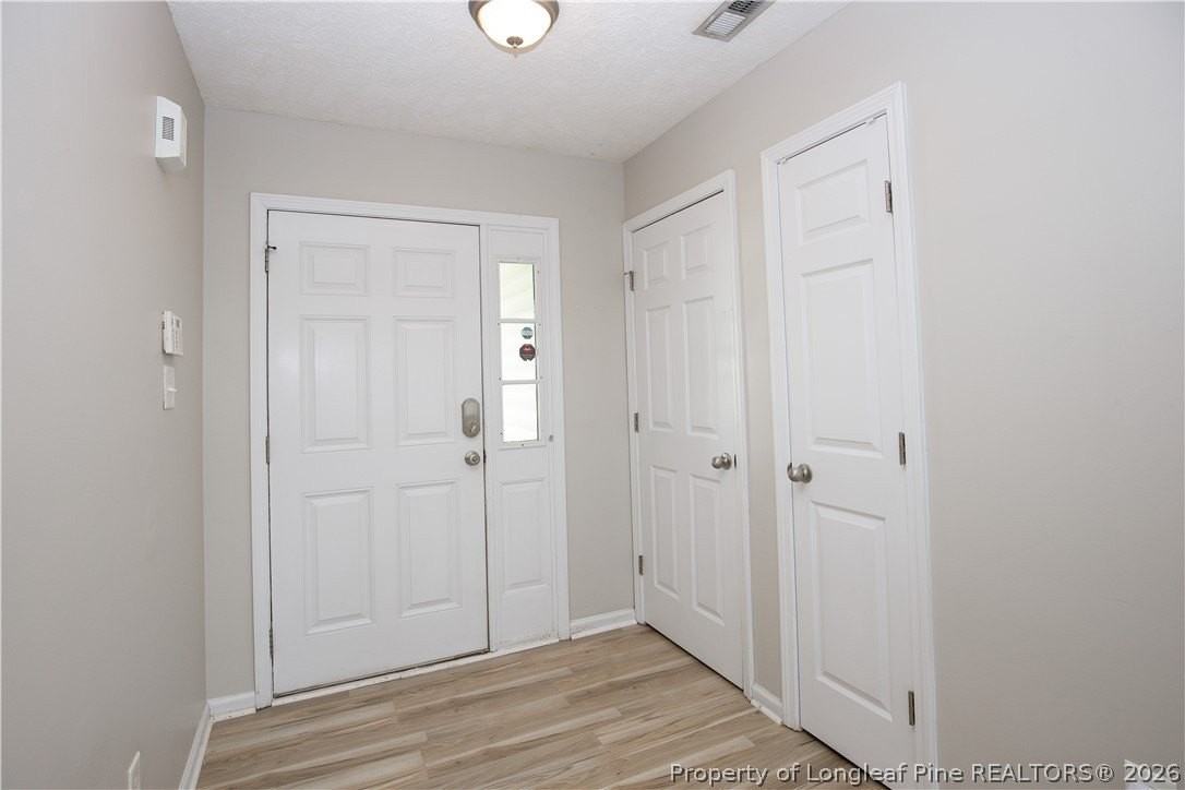 196 Lochwood Dr - Photo 4 of 47