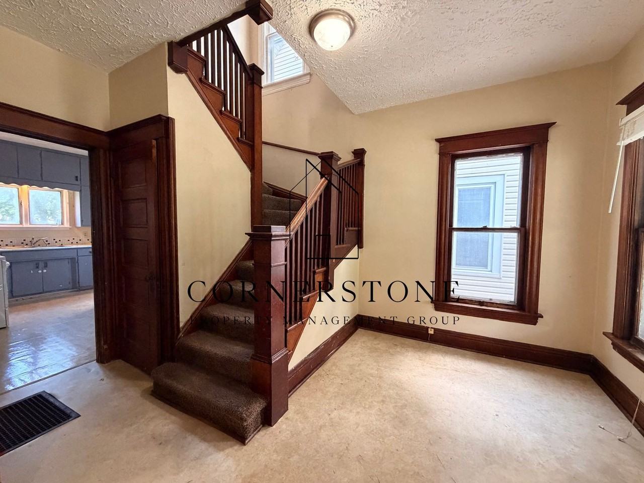 913 5th Ave N - Photo 2 of 10