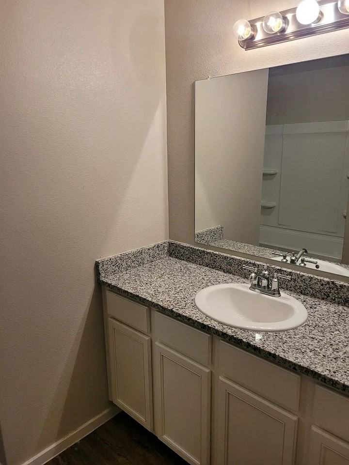 Move-In Ready 3BR Home | Schedule a Tour: 806-568-1471 - Photo 3 of 5