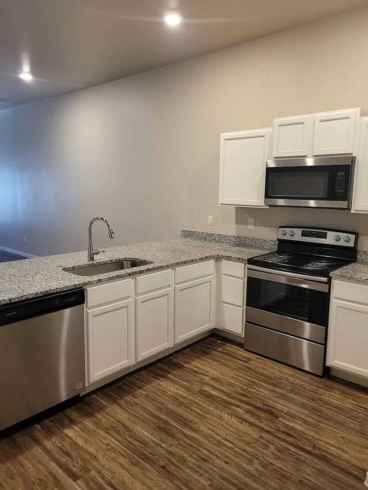 Move-In Ready 3BR Home | Schedule a Tour: 806-568-1471 - Photo 5 of 5