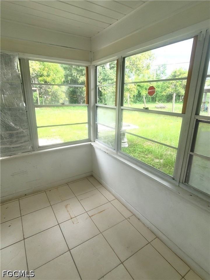 2931 Grand Ave - Photo 4 of 9