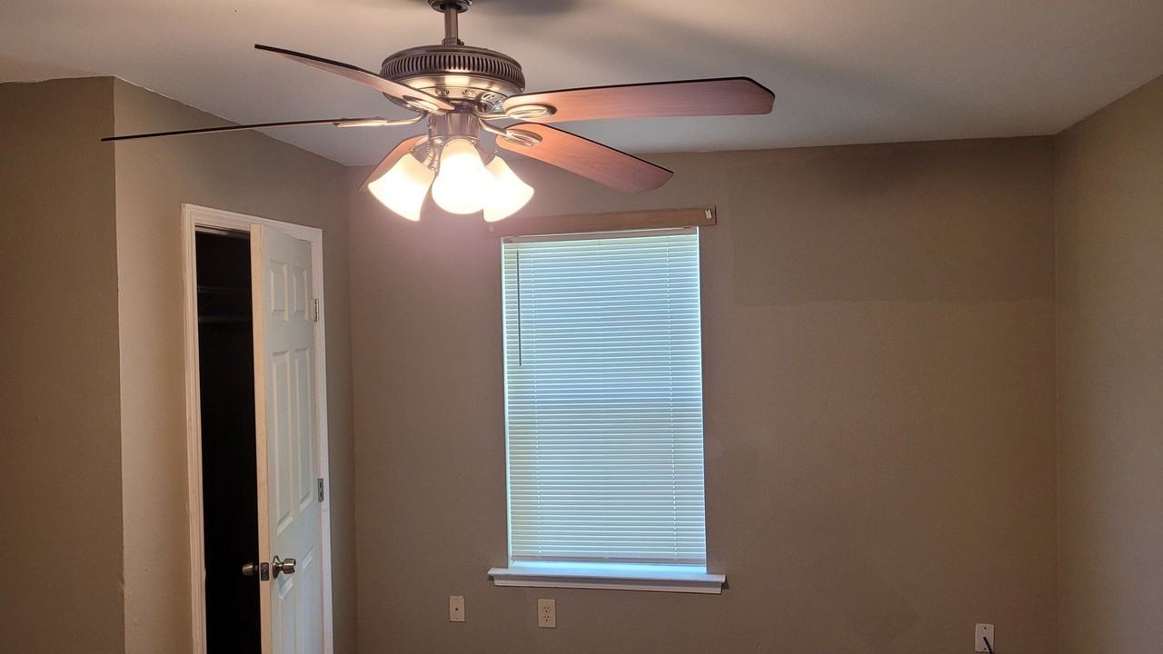 517 Lizardi St - Photo 3 of 11