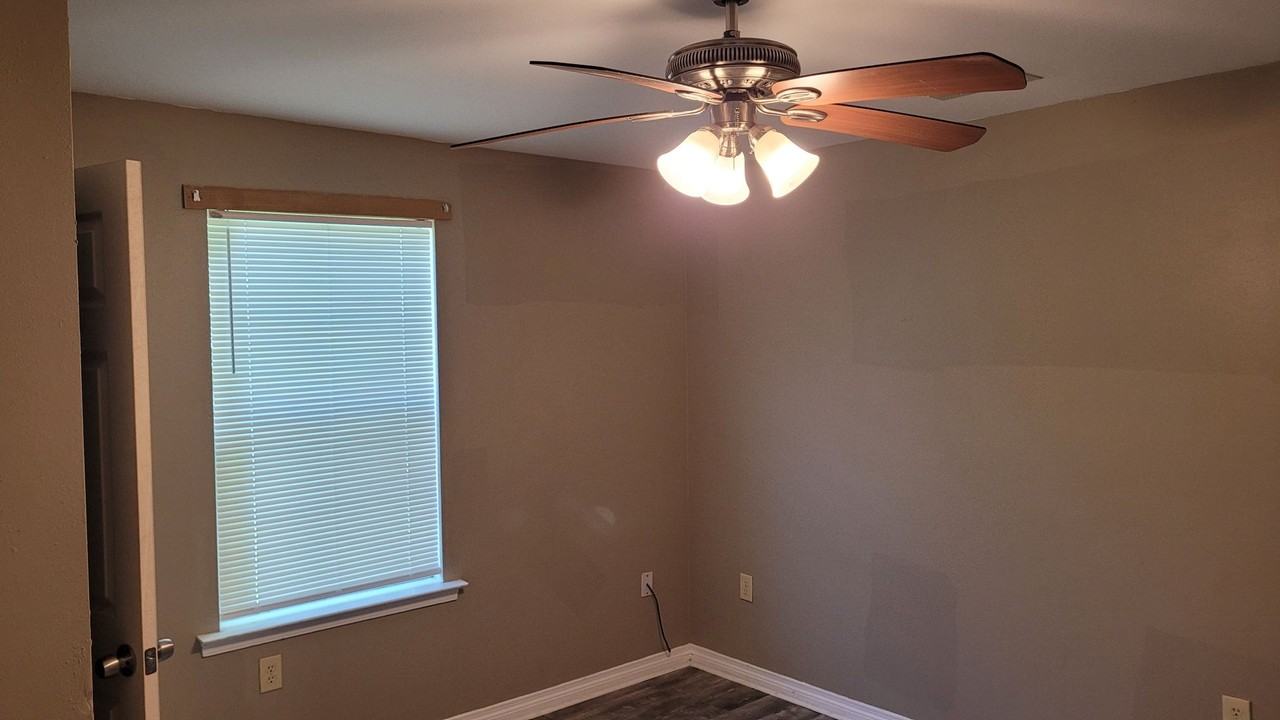 517 Lizardi St - Photo 4 of 11