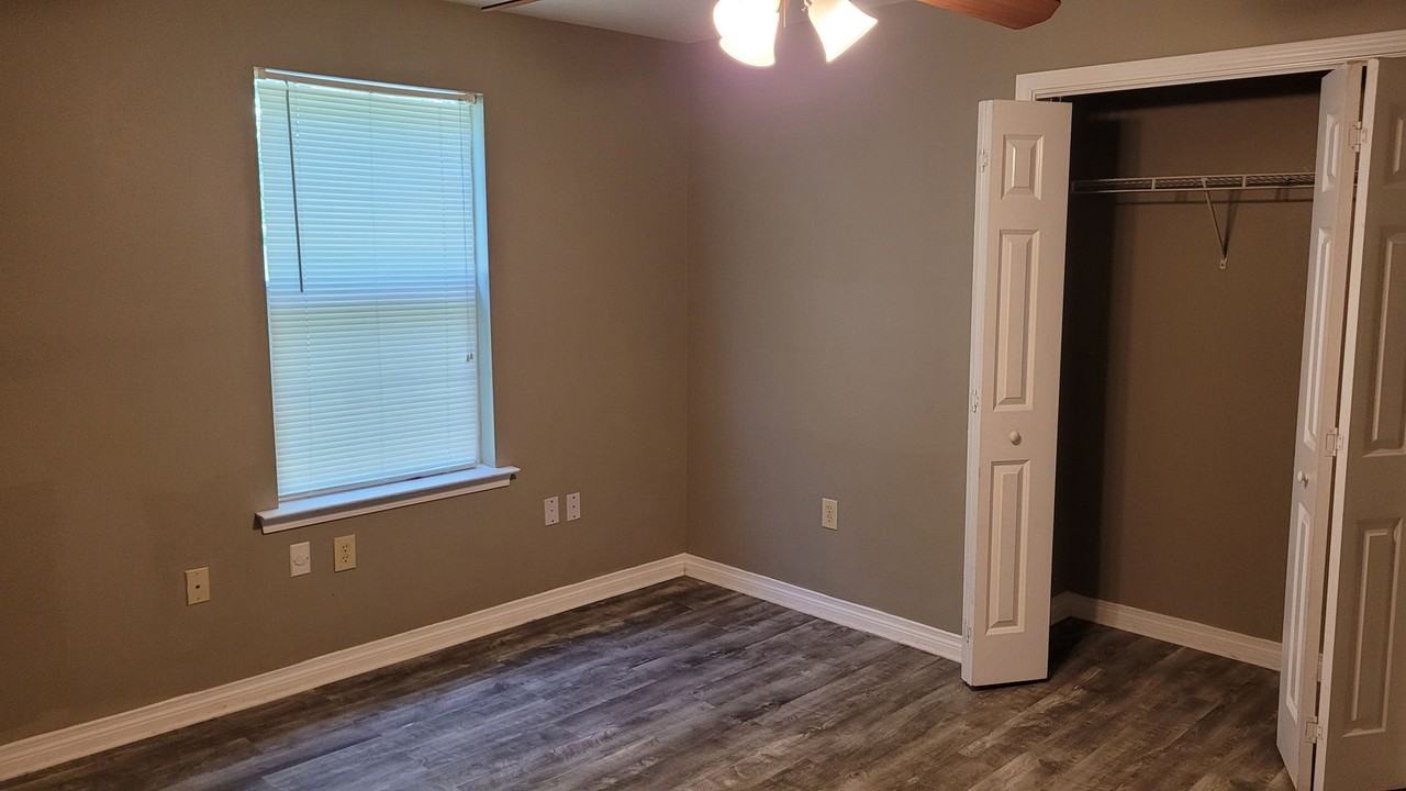 517 Lizardi St - Photo 7 of 11