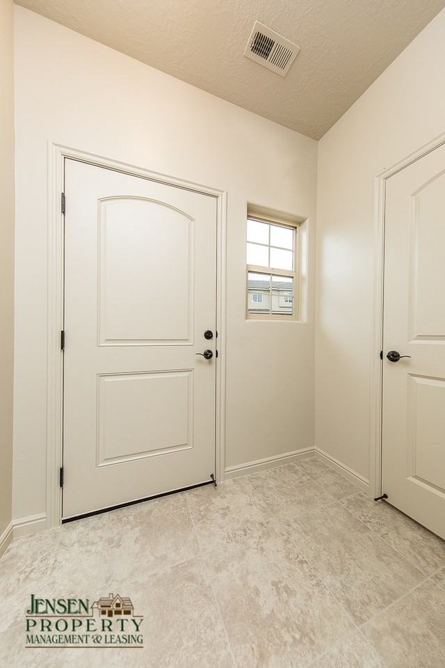 370 Buena Vista Blvd #102 - Photo 5 of 17